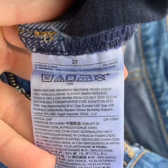 GAP Women's girlfriend 1969 Blue Jeans with Fun Patches - Picture 11 of 12